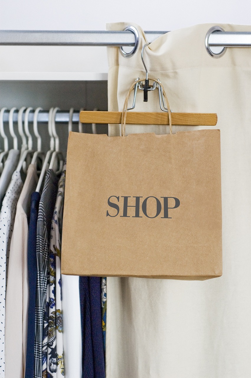 entdecken sie die neuesten trends für ihre sommergarderobe! von leichten stoffen bis zu stylishen accessoires – alles, was sie für einen modischen sommer benötigen.