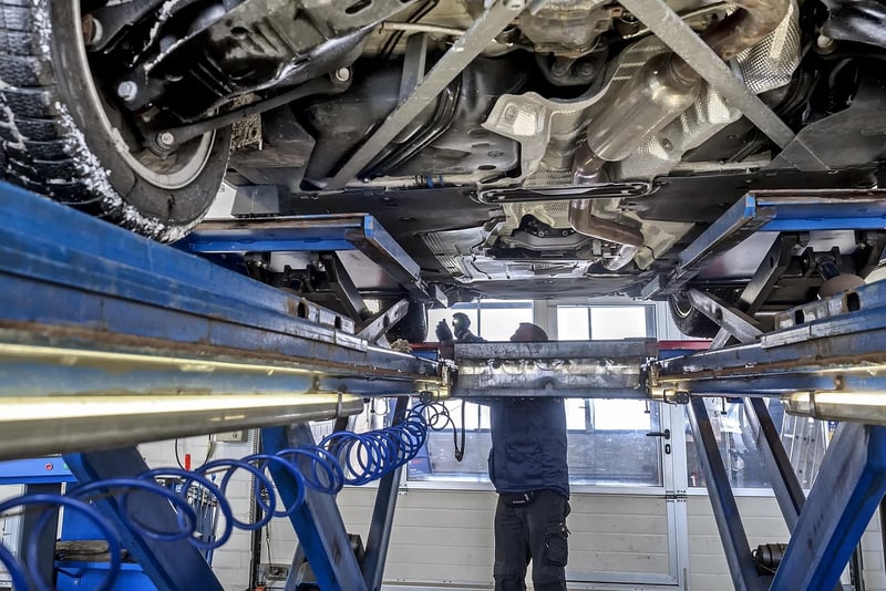 Tüv Plakette Farbe 2026: So erkennen Sie die neue Prüfplakette